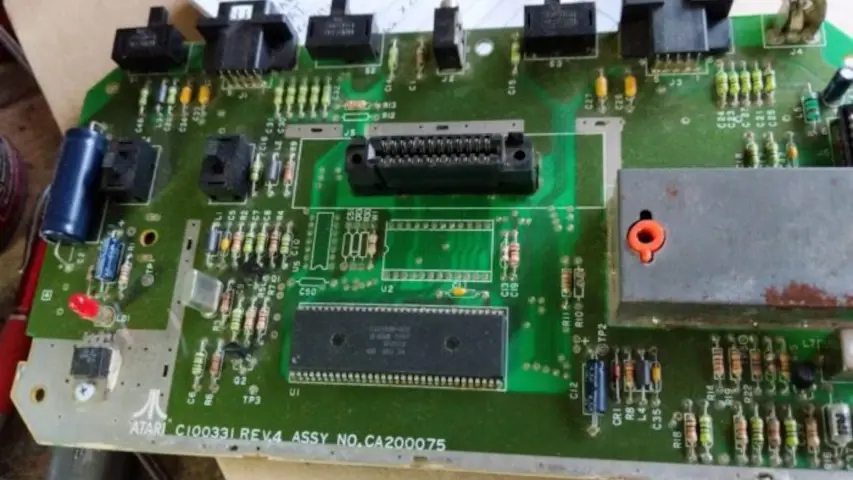Atari 2600 Junior with the JAN chip. Atari 2600 Junior with the JAN chip.