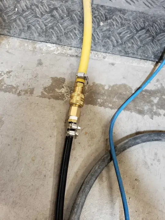 Compressor hose connection Compressor hose connection