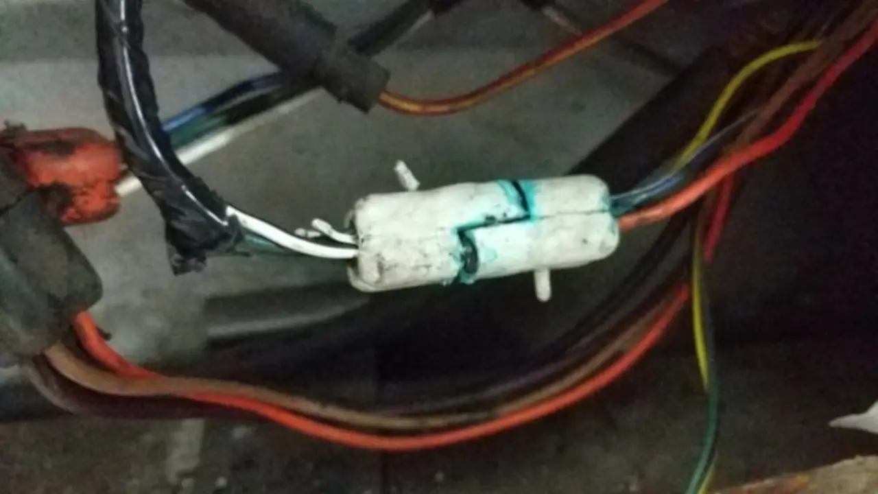 Connector on Parker’s Wagon. This connector sends power to the rear electric windows and was dropping the voltage from 12V to 6V. Green and fuzzy! Connector on Parker’s Wagon. This connector sends power to the rear electric windows and was dropping the voltage from 12V to 6V. Green and fuzzy!