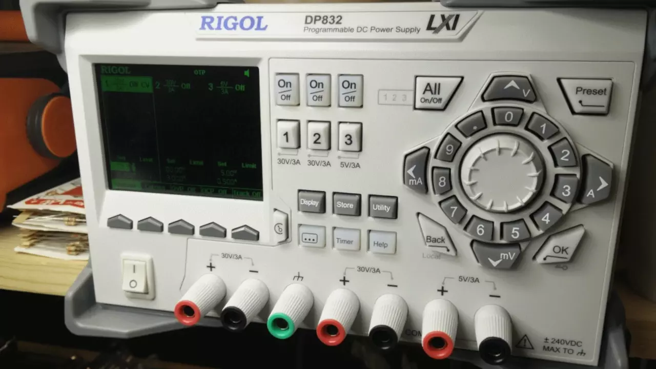 Figure 1: Rigol DP832’s weird keypad Figure 1: Rigol DP832’s weird keypad