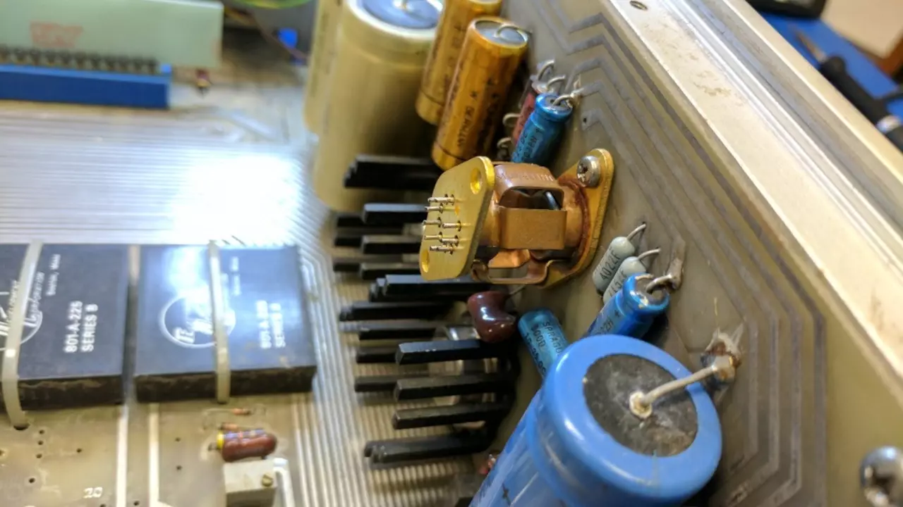 Figure 2: The transistor heatsink “hack” Stephen did. Figure 2: The transistor heatsink “hack” Stephen did.