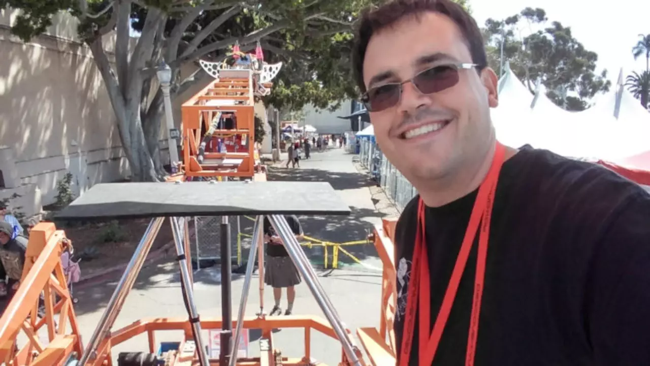 Figure 1: Zapp riding some kind of mechanical beast. Figure 1: Zapp riding some kind of mechanical beast.